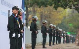 [Ảnh] An ninh nghiêm ngặt trước giờ Tổng thống Donald Trump tới khách sạn JW Marriott